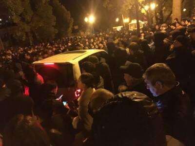 Президент Абхазии и оппозиция говорят уже час — митингующие не расходятся - eadaily.com - Апсны