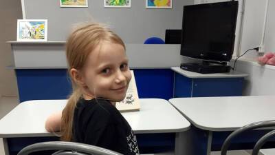 Алиса Теплякова - Отца девочки-вундеркинда пришлось закрыть в аудитории - vesti.ru