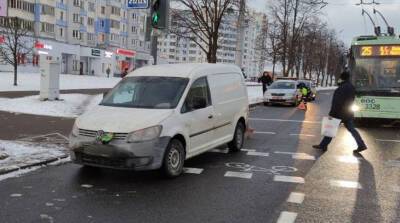 В Минске мужчина попал под колеса автомобиля - belta.by - Белоруссия - Минск