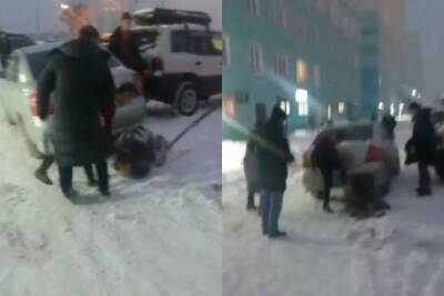 В Новосибирске водители подрались из-за места на парковке - sib.fm - Новосибирск - район Октябрьский, Новосибирск