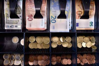 Доллар укрепляется к евро, иене и фунту - smartmoney.one - США - Reuters