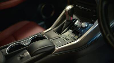 Lexus - В центре Воронежа автомобилистка на Lexus сбила мужчину - vestivrn.ru - Воронеж