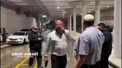 Видео: депутат кнессета повздорил с охранниками на автостоянке и вытащил оружие - vesty.co.il - Израиль - Тель-Авив