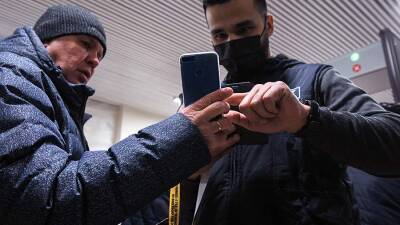 Власти Санкт-Петербурга перенесли ввод QR-кодов для посещения ТЦ - iz.ru - Санкт-Петербург - Израиль