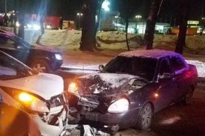 В Киеве водитель вылетел на встречку и спровоцировал серьезное ДТП: видео с места - politeka.net - Украина - Киев - Киевская обл. - Киев