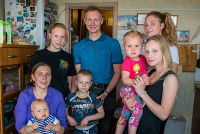 Сергей Собянин - Собянин: оба родителя в многодетных семьях получат право бесплатного проезда - tvc.ru - Москва