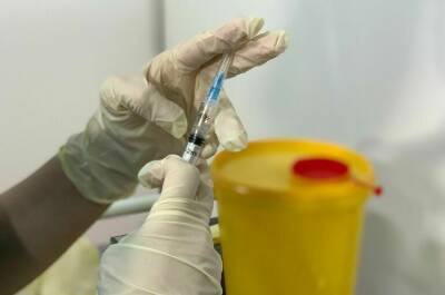 Алексей Кузнецов - Минздрав: внесение вакцинации от COVID-19 для подростков в календарь прививок не делает её обязательной - pnp.ru