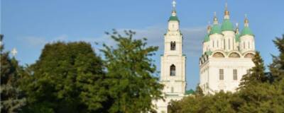 В Астрахани за 2021 год спилено более 5 тысяч аварийных деревьев, высажено 11 тысяч - runews24.ru - Астрахань