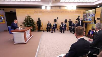 Владимир Путин - Дмитрий Песков - "Новую газету" и Readovka не пригласили на пресс-конференцию Путина - svoboda.org