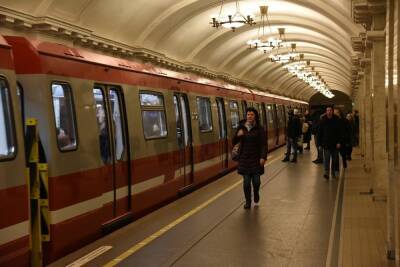 Пассажиропоток в петербургском метро оказался на 30 % ниже допандемийного уровня - spb.mk.ru