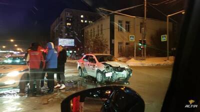 В Новосибирске участники ДТП устроили потасовку, выясняя, кто виноват в аварии - sib.fm - Новосибирск