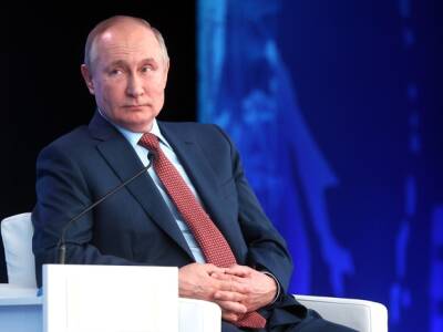 Владимир Путин - Дмитрий Песков - Песков рассказал, что Путину «всегда удобнее смотреть прямо на людей» - rosbalt.ru - Россия