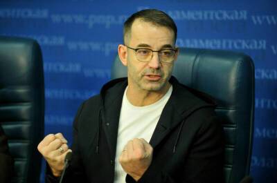 Дмитрий Певцов - Артистам предложили оплачивать вынужденный простой - pnp.ru - Россия