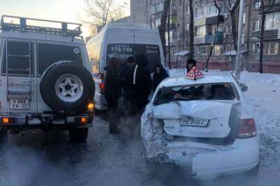 В Хабаровске джип протаранил учебную машину при сдаче экзамена - hab.aif.ru - Хабаровск