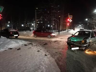 В Глазове в аварию попала 24-летняя водитель - gorodglazov.com - респ. Удмуртия - район Глазовский - Удмуртия