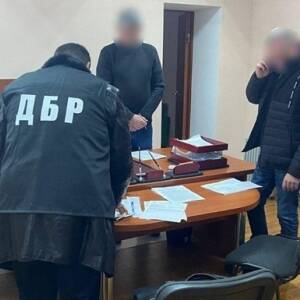 Двух инспекторов Днепровской таможни подозревают в халатности на 60 млн гривен - reporter-ua.com - Украина