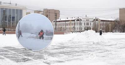 В России коммунальщики вышли косить траву в 50 градусов мороза – фото - obozrevatel.com - Россия - Украина - респ. Саха - Покровск