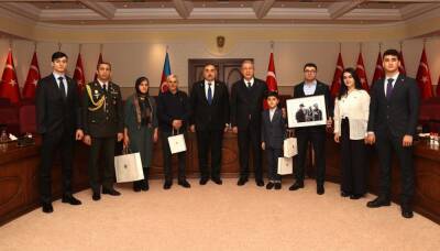 Хулуси Акар - Хулуси Акар встретился с членами семьи шехида Отечественной войны (ФОТО) - trend.az - Турция - Азербайджан