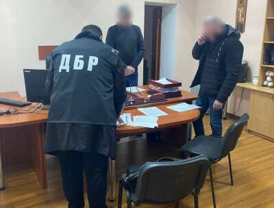 На Днепропетровщине двух таможенников обвиняют в служебной халатности на 60 миллионов - lenta.ua - Украина