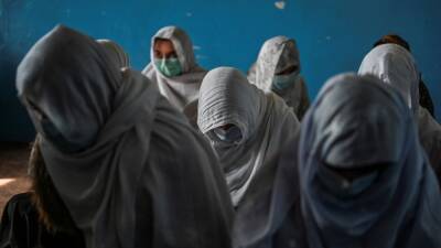 Талибы запретили врачам принимать женщин без сопровождения мужчин - svoboda.org - Россия - Afghanistan