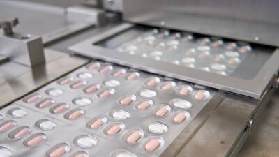 В США одобрили таблетку для лечения коронавируса производства компании Merck - russian.rt.com - Россия - США