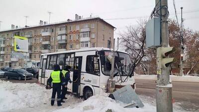 Десять человек пострадали в ДТП с автобусом в Свердловской области - iz.ru - Израиль - Свердловская обл.