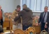 Во Львовском райсовете депутат подрался с олимпийским чемпионом по каратэ - vlasti.net - Львов