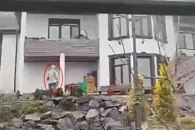Наталья Поклонская - Поклонская показала видео с нападением на ее дом в Крыму - versia.ru - Россия - Крым - Симферополь - Кабо Верде