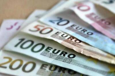 СМИ: в Словакии пенсионерам выплатят по €200 и €300 за вакцинацию - mk.ru - Словакия