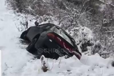 В Адлерском районе Сочи автомобиль вылетел в кювет - kuban.mk.ru - Сочи - район Адлерский, Сочи