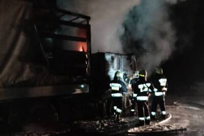 В Днепре грузовик сгорел дотла, водитель находился внутри: кадры трагедии - dnepr.politeka.net - Украина - Днепропетровская обл.