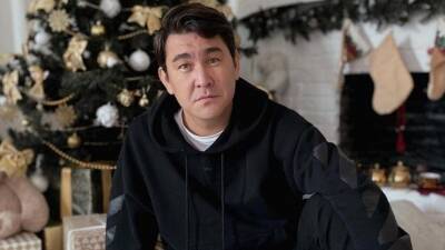 Азамат Мусагалиев - Комик Мусагалиев заявил, что в его семье никогда не смеялись над КВН - 5-tv.ru