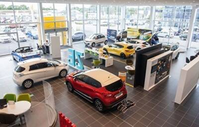 Денис Мантуров - За год новые автомобили в России подорожали в пределах 20% - znak.com - Россия