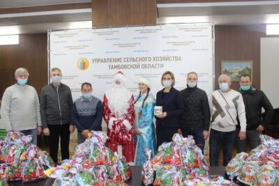 Тамбовские фермеры собрали более 200 тысяч рублей на новогодние подарки детям из малообеспеченных семей - tambov.mk.ru - Тамбовская обл.