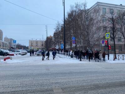 В Перми из-за сообщения о минировании эвакуировали корпус университета - runews24.ru - Пермь