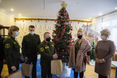 «Всем детям нужен праздник». 557-я инженерная бригада поздравила воспитанников Понемуньского детского дома - grodnonews.by - Белоруссия