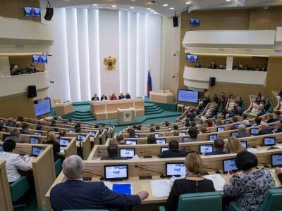 Российские сенаторы запретили банкам списывать соцвыплаты за долги - rosbalt.ru - Россия
