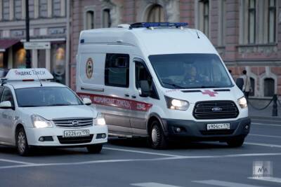 В Петербурге неизвестный напал с оружием на машину скорой помощи - ivbg.ru - Украина - Санкт-Петербург - Петербург