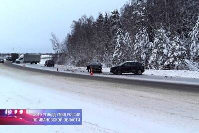 В Ивановской области виновница ДТП столкнулась на встречке с тремя автомобилями - mkivanovo.ru - Ивановская обл.