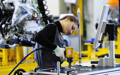 Денис Мантуров - В 2021 году производство автомобилей в России вырастет на 7% - zr.ru - Россия