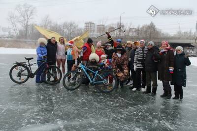 В проруби, на коньках и на велосипедах. В Ульяновске моржи устроили необычный праздник - ulpravda.ru - Россия - Ульяновск - Ульяновская