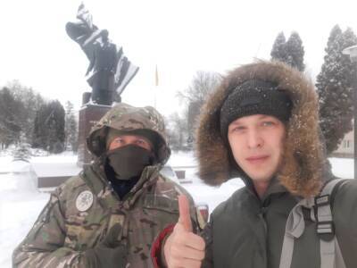 Степан Бандер - В Тернополе памятник Бандере взяли под круглосуточную охрану: "никто не испортит нам праздники!" - narodna-pravda.ua - Украина - Тернополь