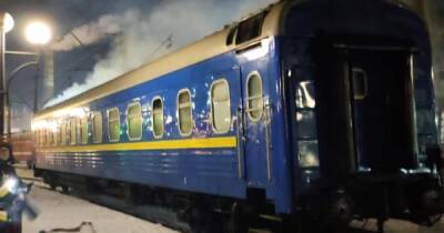 На львовском вокзале загорелся вагон пассажирского поезда (ФОТО) - dsnews.ua - Украина - Львовская обл.