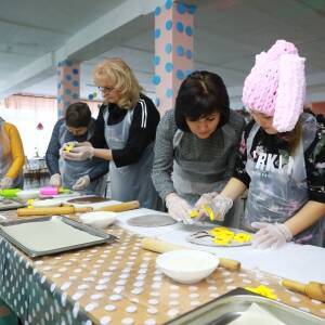 Запорожцы испекли пряники для детей и пожилых людей. Фото - reporter-ua.com - Запорожье - Запорожье