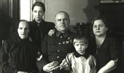 Георгий Жуков - Борис Соколов - Константин Жуков: почему отцу маршала было запрещено проживать в Москве - Русская семерка - russian7.ru - Москва
