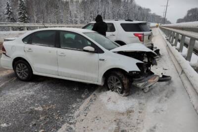 За сутки на новгородских дорогах произошло 12 аварий - mk.ru - Псков - Великий Новгород