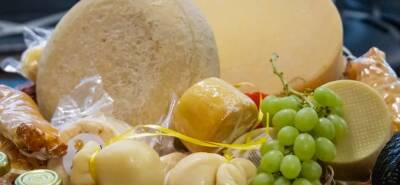 Жители Красногорска могут купить продукцию к новогоднему столу на «Сырной гонке» - runews24.ru - Смоленск - Московская обл. - респ. Адыгея - Красногорск