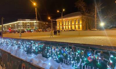 В Петрозаводске открыли каток с ямами и трещинами - gubdaily.ru - Петрозаводск