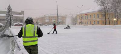 Разбитый каток на площади Кирова в Петрозаводске обещают выровнять - stolicaonego.ru - Петрозаводск