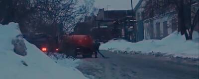 Новосибирцы заметили, как в канализацию на улице Декабристов сливают нечистоты - runews24.ru - Новосибирск